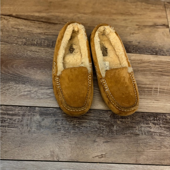 UGG Tan Sheepskin Moccasin - Picture 3 of 8